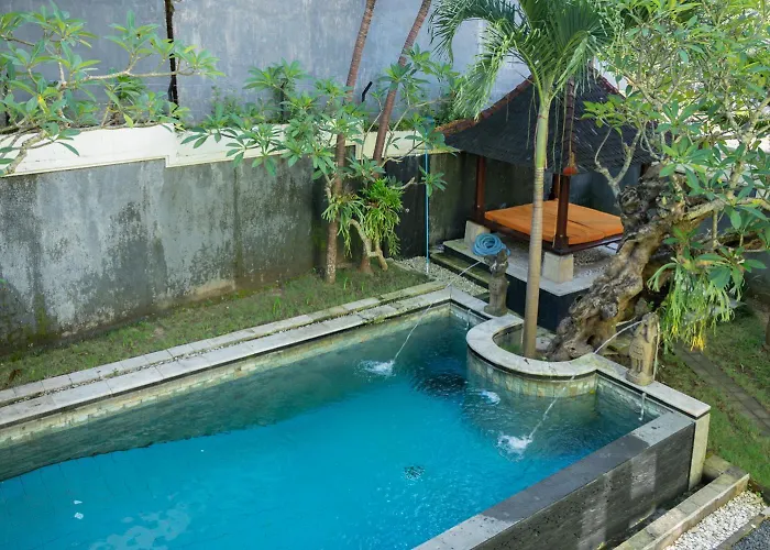 With Private Pool And Garden In 3br *