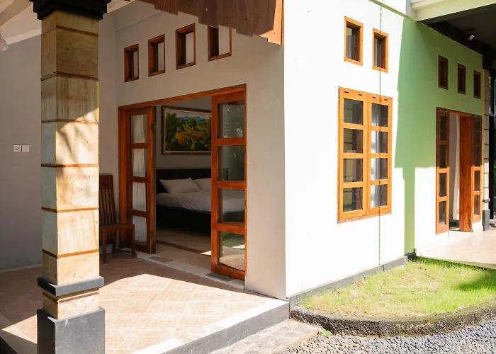 With Private Pool And Garden In 3br