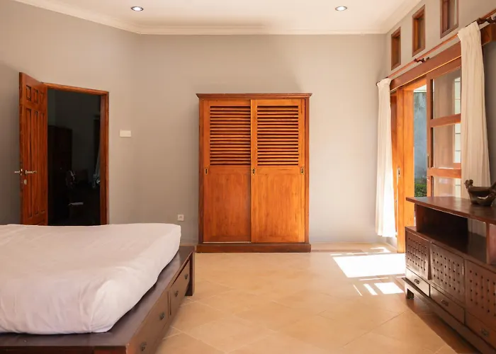 With Private Pool And Garden In 3br Villa *