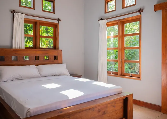 Villa With Private Pool And Garden In 3br