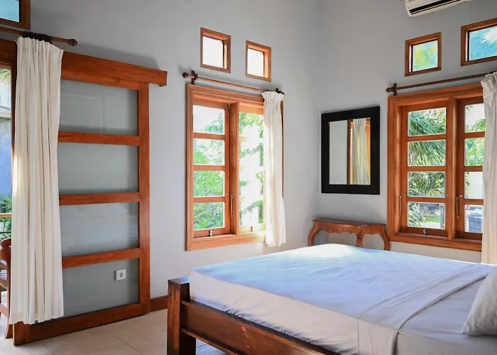 With Private Pool And Garden In 3br Villa *