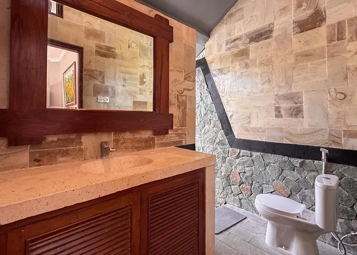 With Private Pool And Garden In 3br Villa Nusa Dua (Bali)