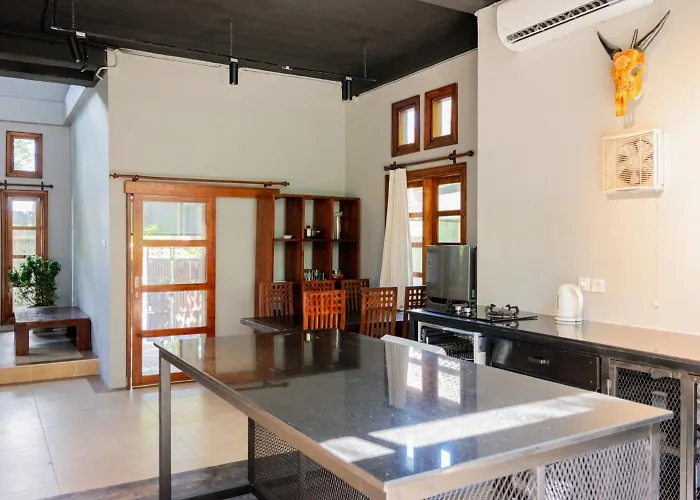 With Private Pool And Garden In 3br