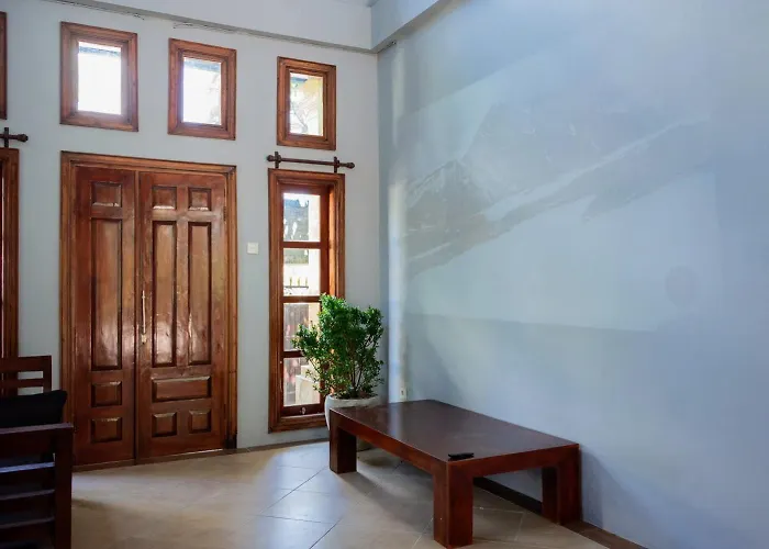 With Private Pool And Garden In 3br Villa *