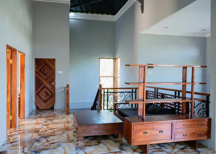 With Private Pool And Garden In 3br *